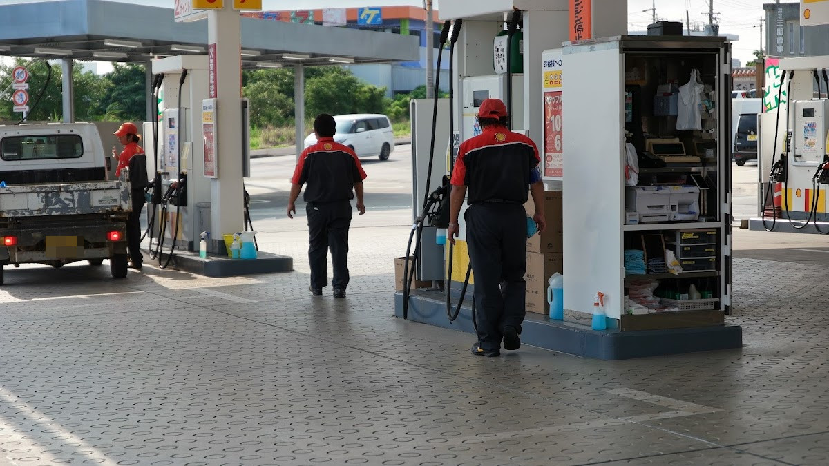 Apollo Station apollostation 空港前SSの様子